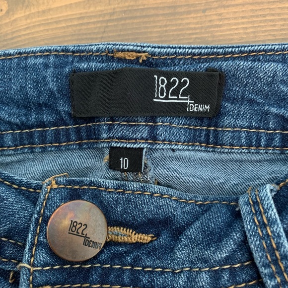 3/$20 1822 denim cut off shorts in size 10 - Picture 5 of 8